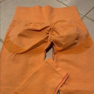 Women’s Orange Seamless Scrunch-Back Leggings Size Large